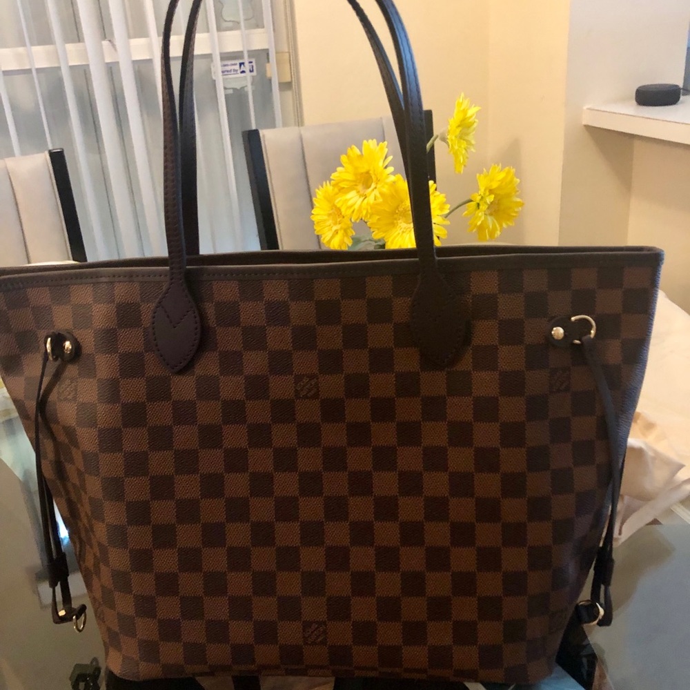 100% authentic LOUIS VUITTON Neverfull M